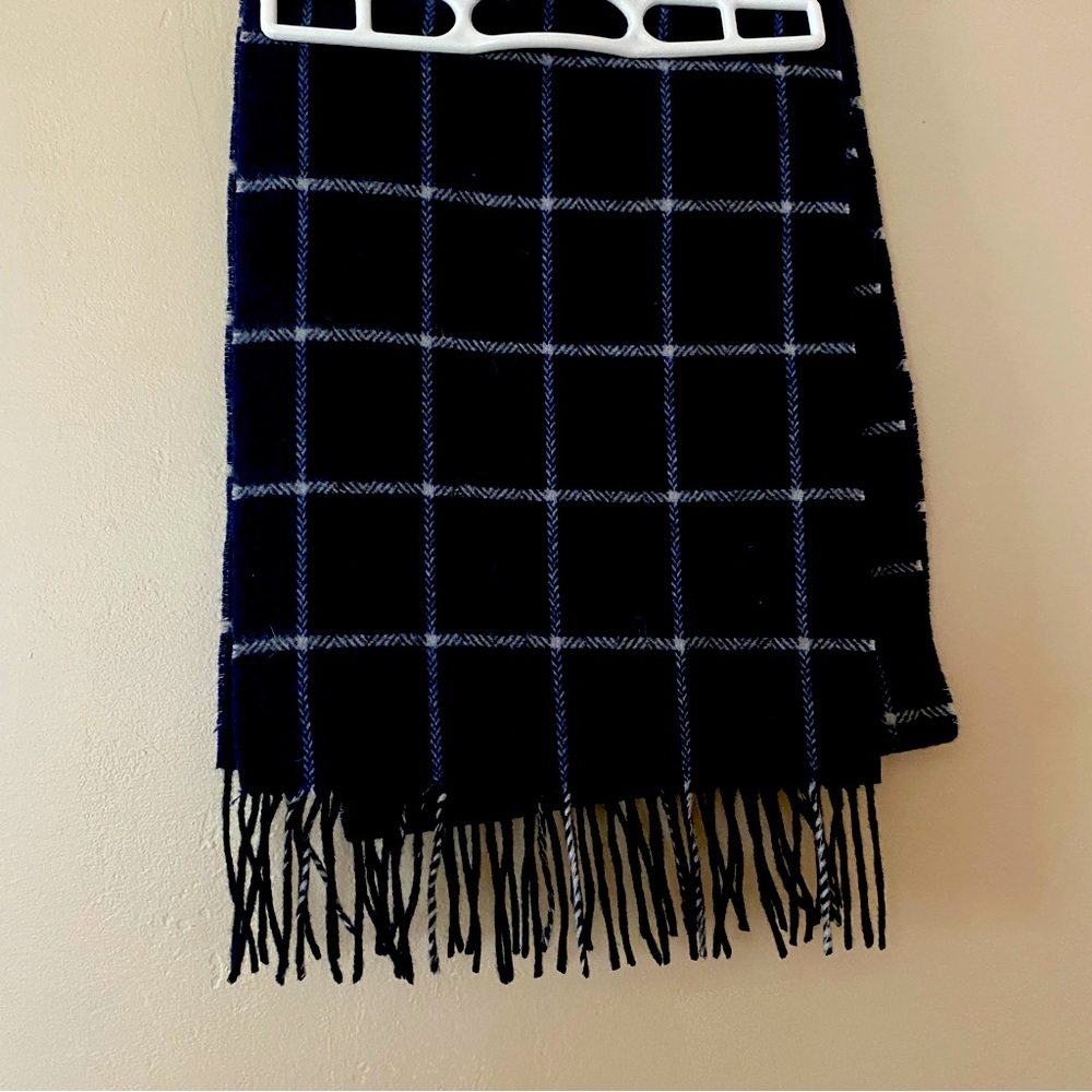 Via Condotti. 100% virgin wool scarf with fringe. Made in Italy